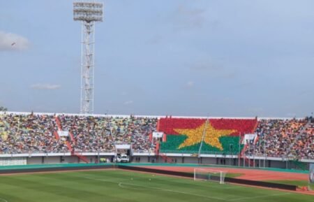 Le retour du stade du 4-Août célébré entre sport, festivités et démonstration parachutiste à Ouagadougou