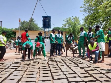 Initiative Faso Mebo  Lowgoin FC de Toma fait don de sa prime de montée