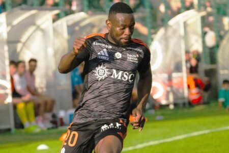 Josué Tiendrébéogo célèbre son premier but de la saison
